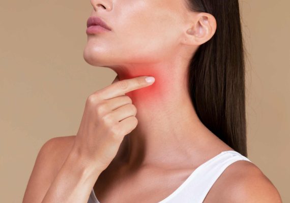 Warning signs of persistent sore throat and infection symptoms